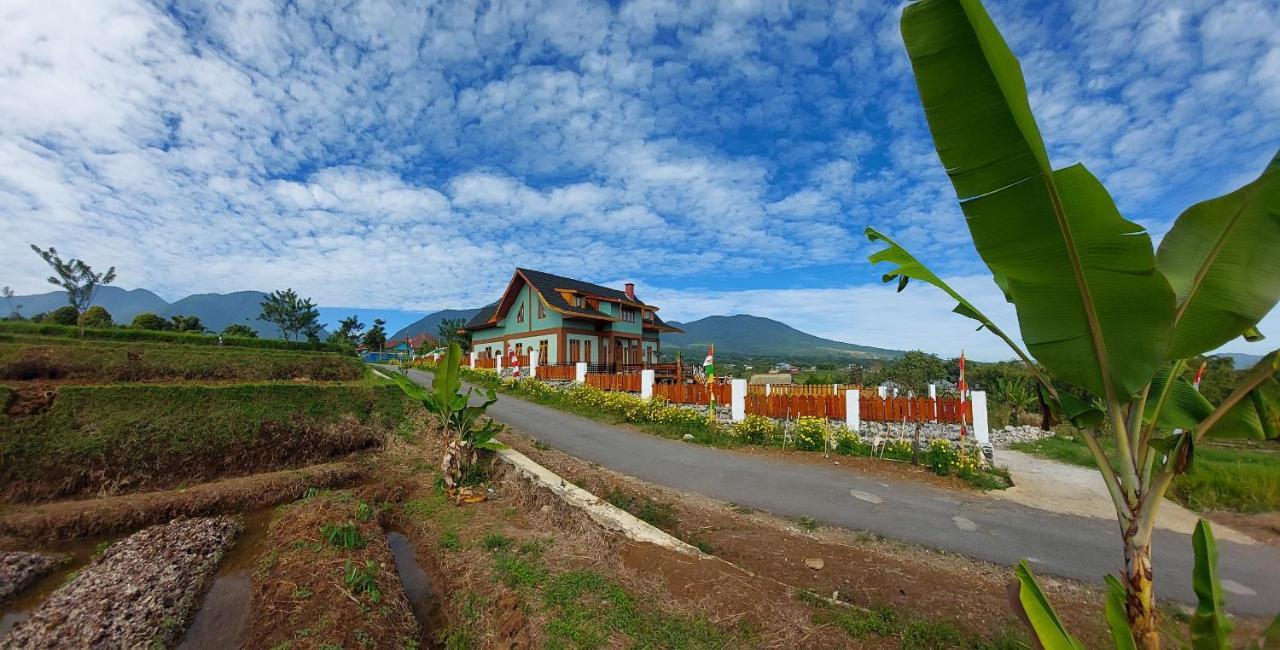 Kopa Hilltop - Family Guest Home Ruteng Exteriör bild