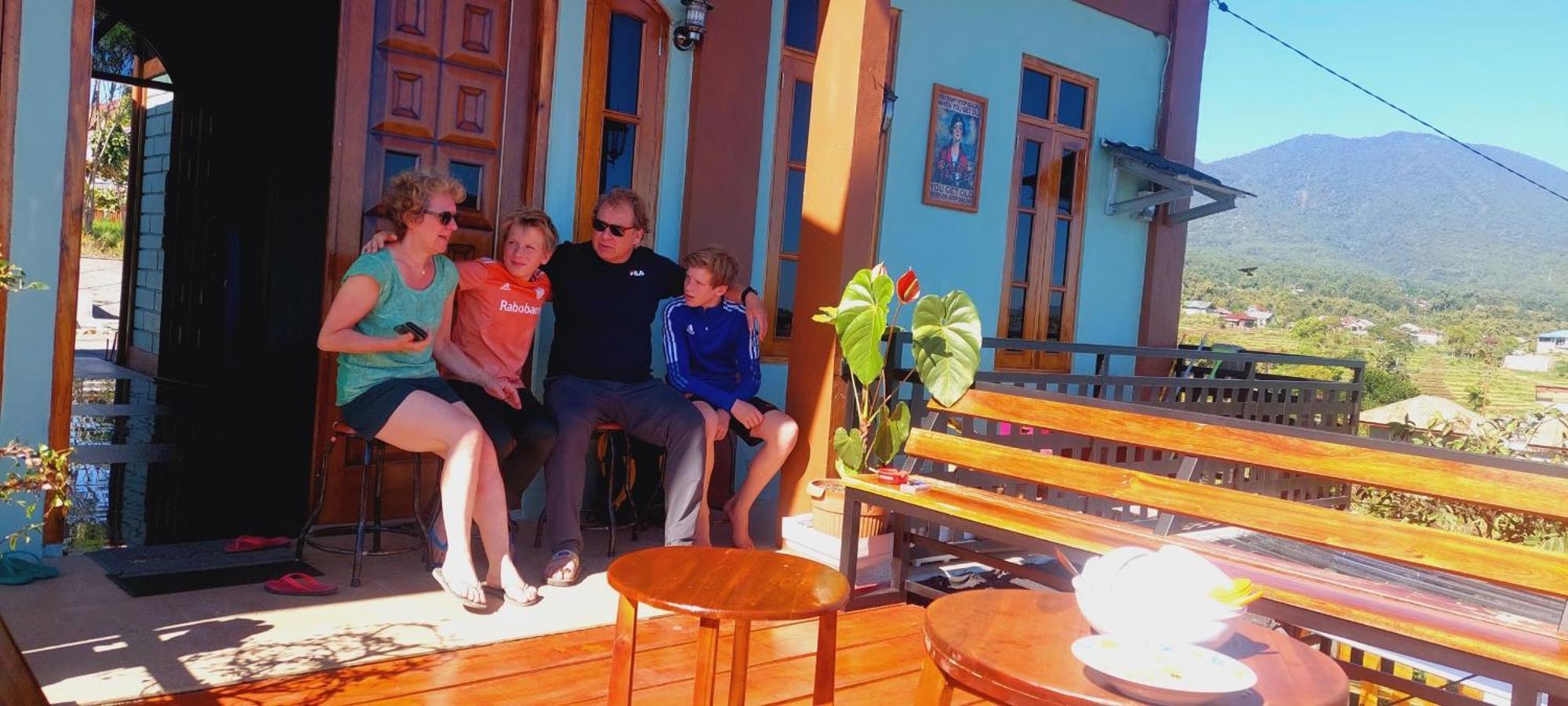 Kopa Hilltop - Family Guest Home Ruteng Exteriör bild