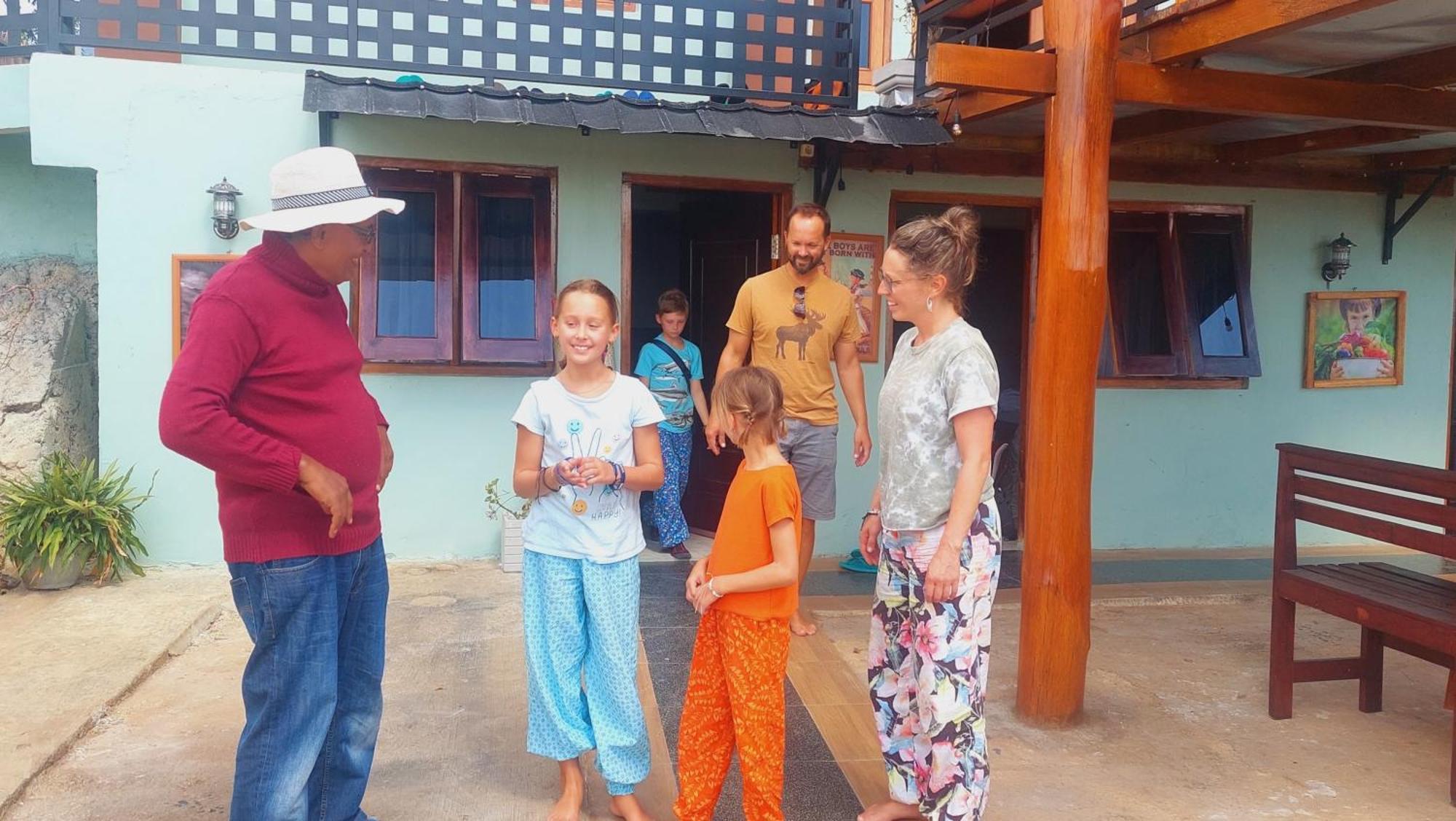 Kopa Hilltop - Family Guest Home Ruteng Exteriör bild