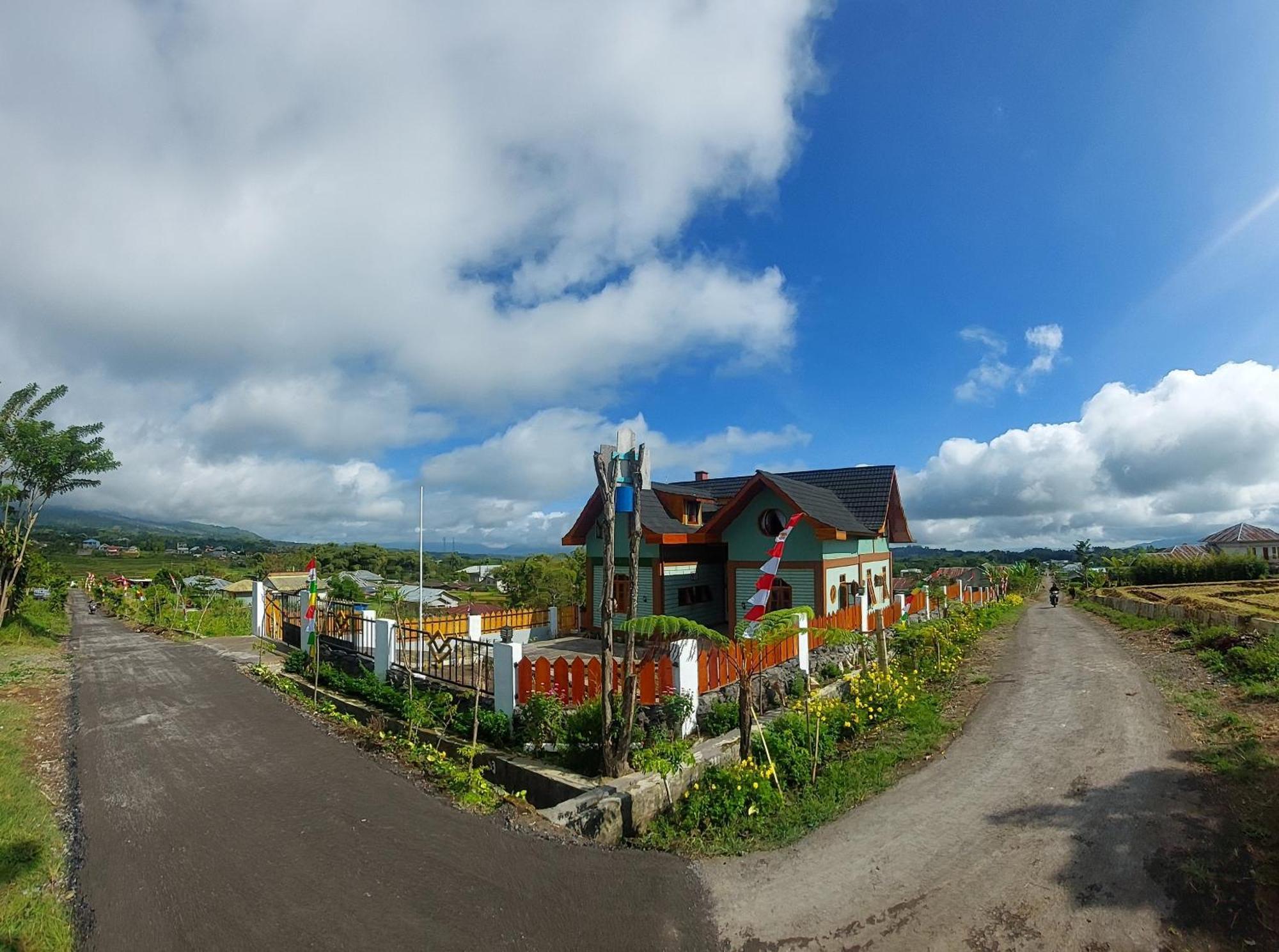 Kopa Hilltop - Family Guest Home Ruteng Exteriör bild