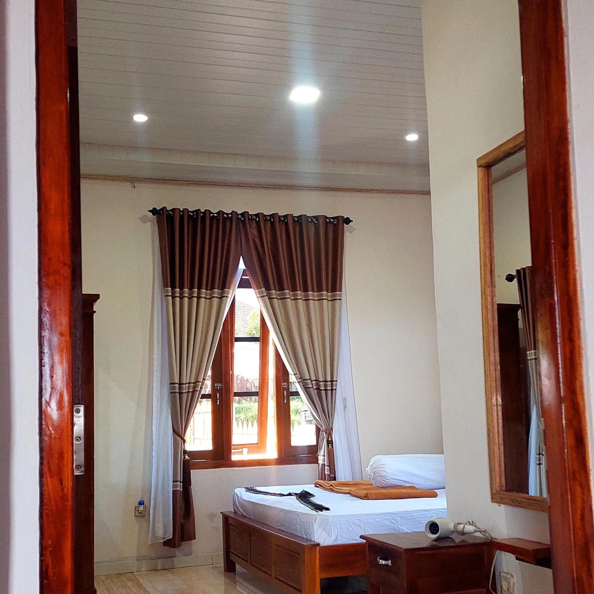 Kopa Hilltop - Family Guest Home Ruteng Rum bild
